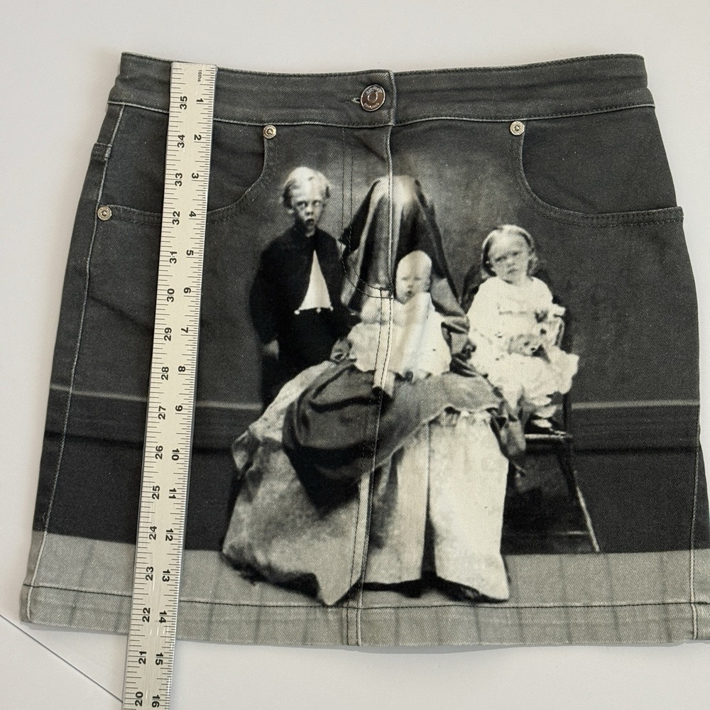 Burberry‎ Grey Stretch Denim Victorian Portrait Print Mini Skirt. US Size 4 NWT - Picture 4 of 12